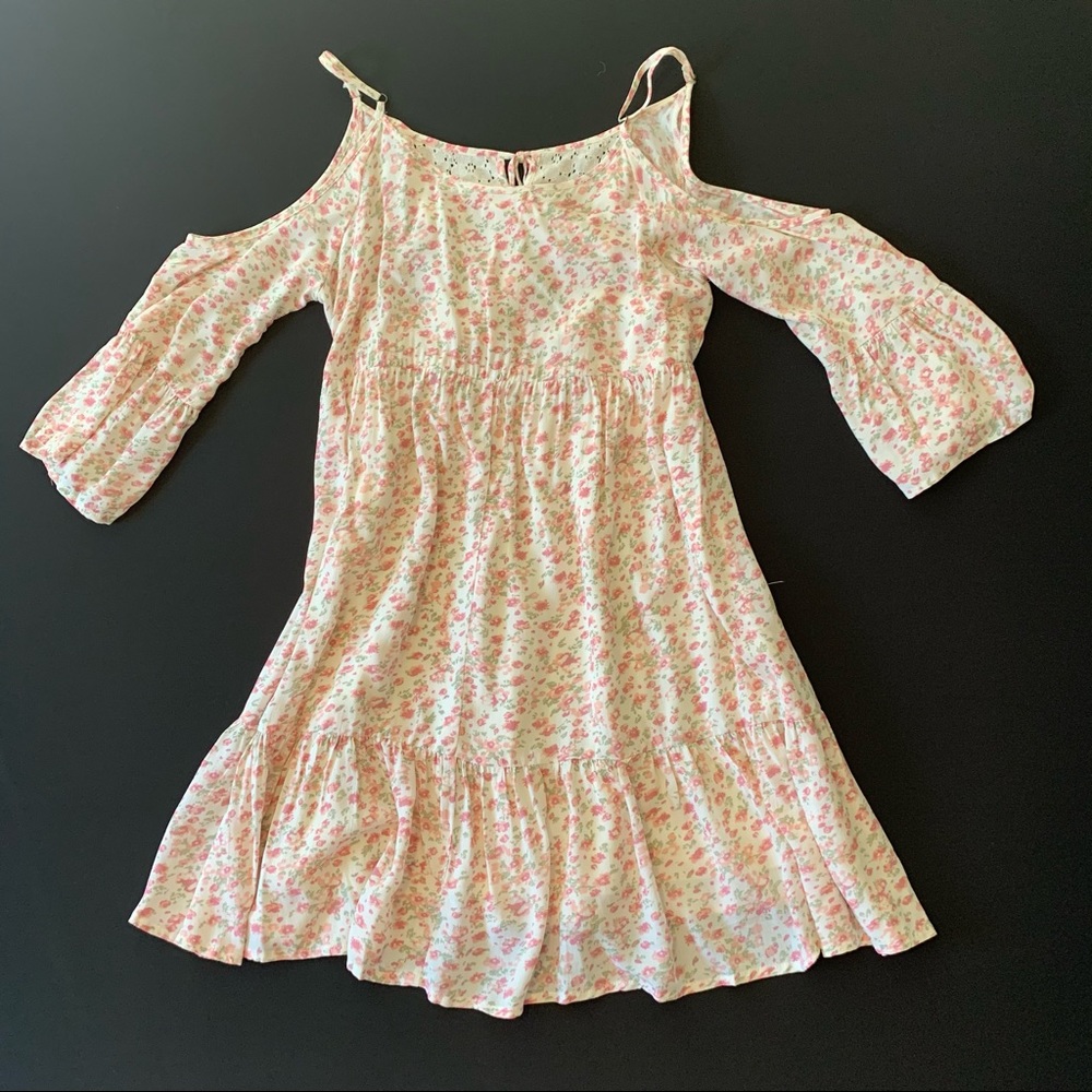 Rewind size Small cold shoulder dress